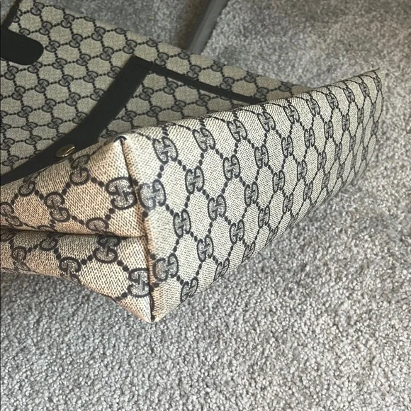 Gucci Navy and Tan Tote - Picture 4 of 12